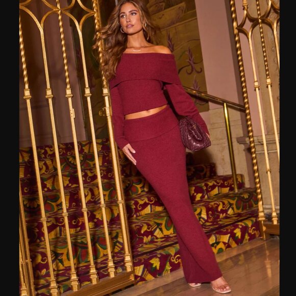Elegant Burgundy Off-Shoulder Skirt Set. The skirt is too long on me, I'm 5'2". - Picture 2 of 4